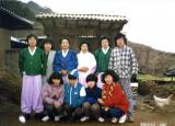 사법연수생 시절 설날 고향집 마당(1985)